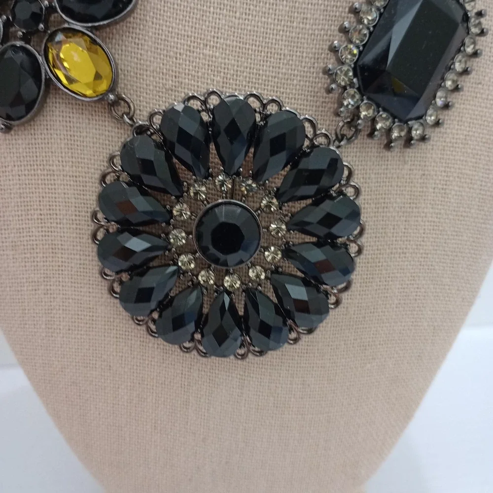 Premier Designs Black Beaded‎ Floral Statement Necklace w/ Detachable Brooch